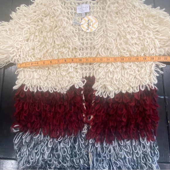 NWT Hayden Los Angeles Shaggy Ivory Red Sweater Relaxed Fit Size S/M Color Block - Picture 6 of 7